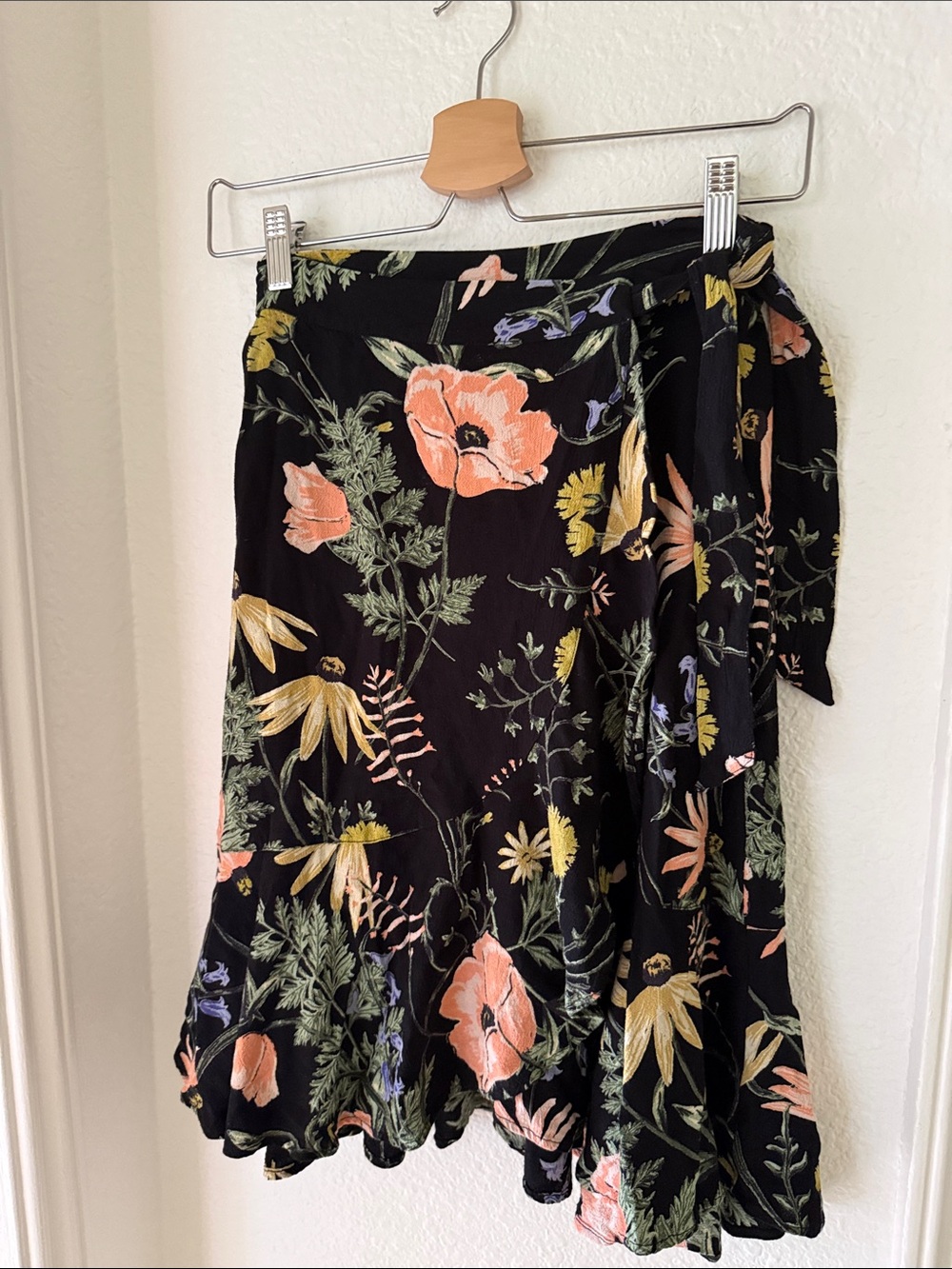 Amuse Society Floral Tie-Waist Black Mini Skirt with Pink & Yellow Blooms Sz XS